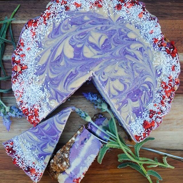 Raw Mixed Berry and White Choc Cheese Cake | Coconut Magic